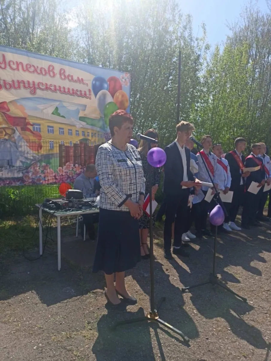 «Последний звонок» в Советской средней школе
