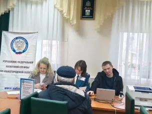 29 октября 2025 года в здании администрации Большемурашкинского муниципального округа работал Мобильный офис Федеральной налоговой службы.    Специалисты налоговых органов проконсультировали налогоплательщиков по имущественным налогам: земельный налог, налог на имущество физических лиц, транспортный налог.